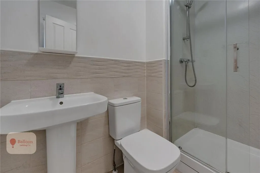 6 bedroom semi-detached house for rent