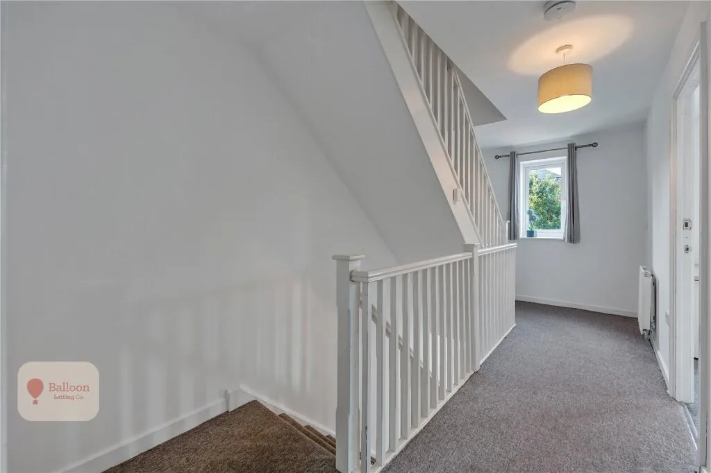 6 bedroom semi-detached house for rent