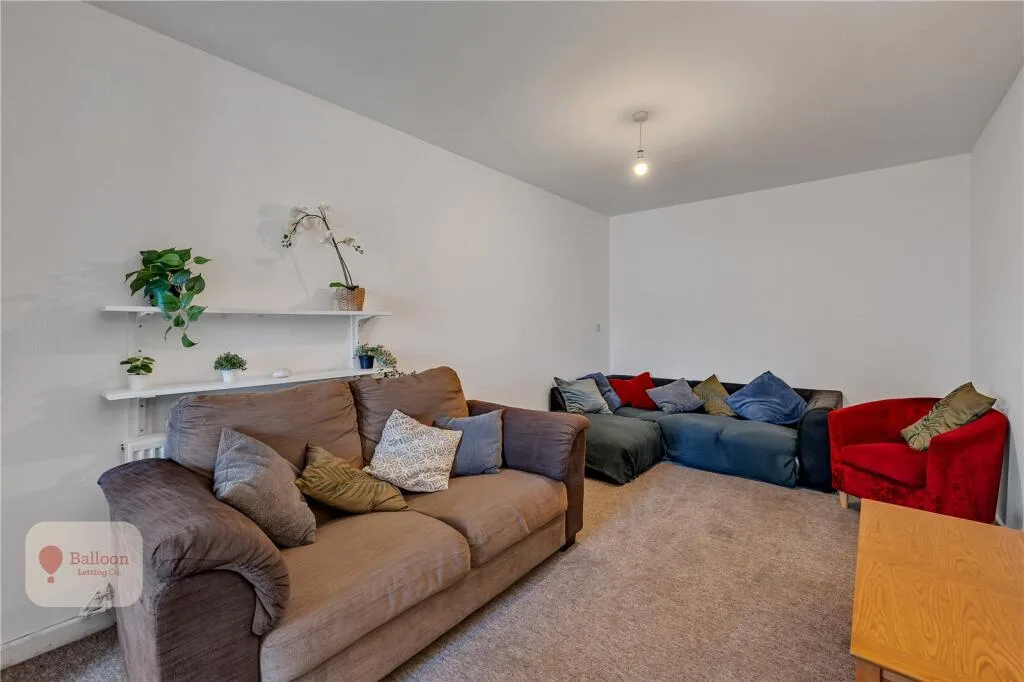 6 bedroom semi-detached house for rent