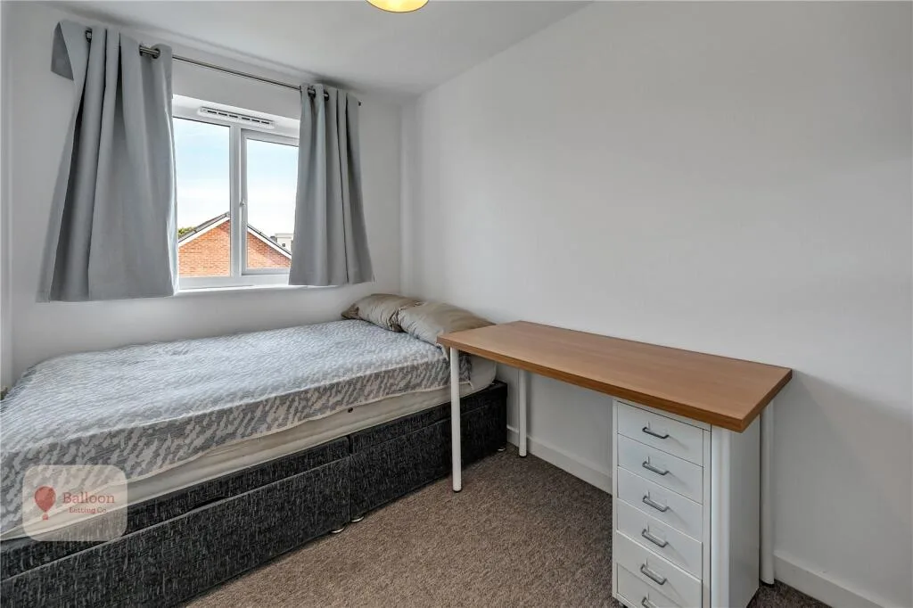 6 bedroom semi-detached house for rent