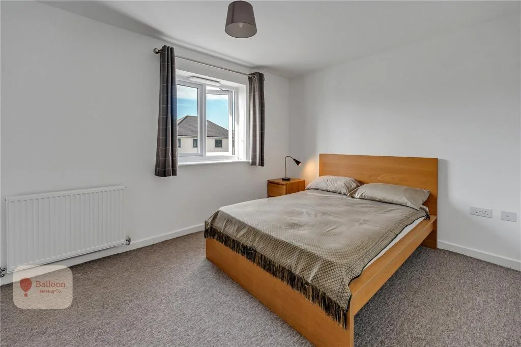 6 bedroom semi-detached house for rent