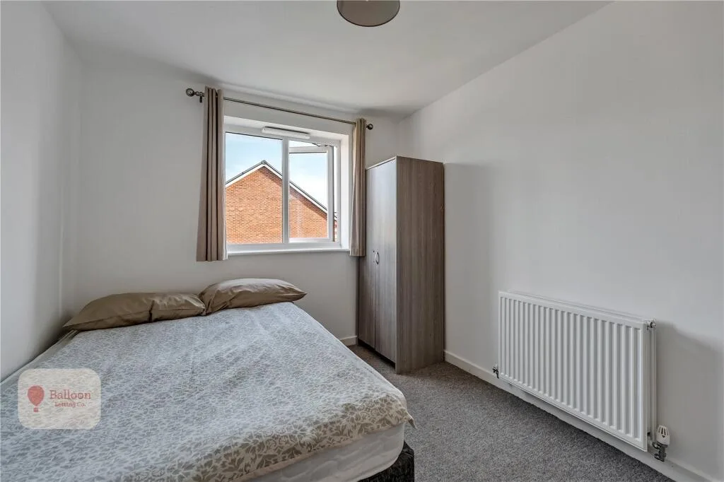 6 bedroom semi-detached house for rent
