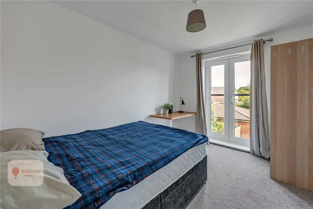 6 bedroom semi-detached house for rent