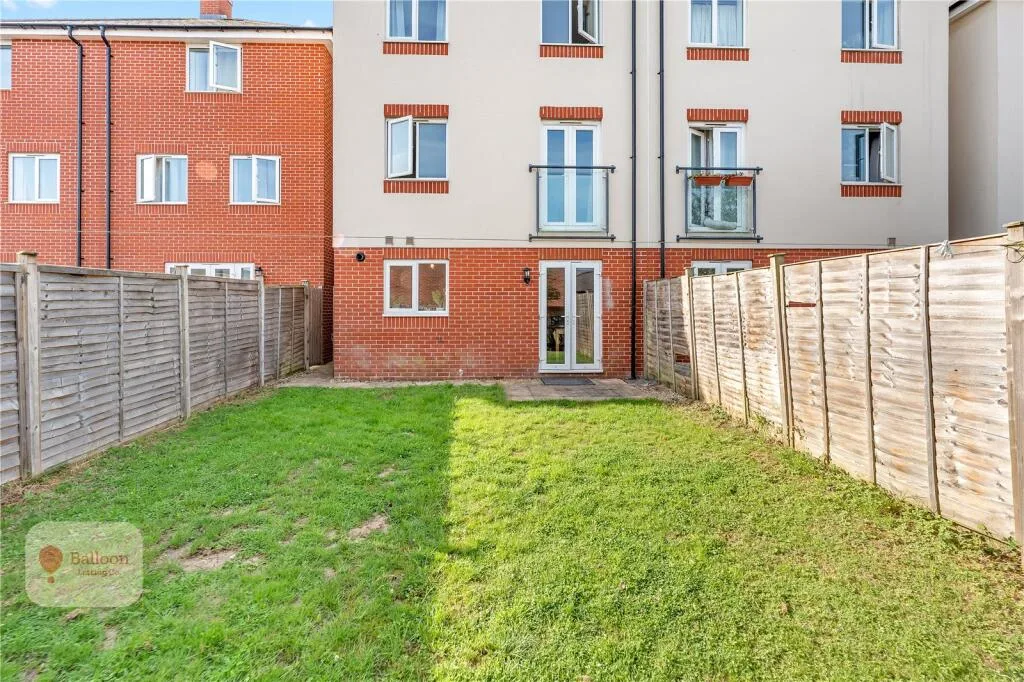 6 bedroom semi-detached house for rent