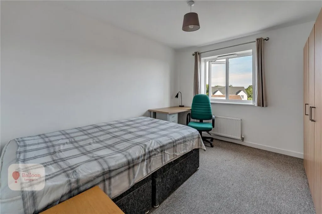 6 bedroom semi-detached house for rent
