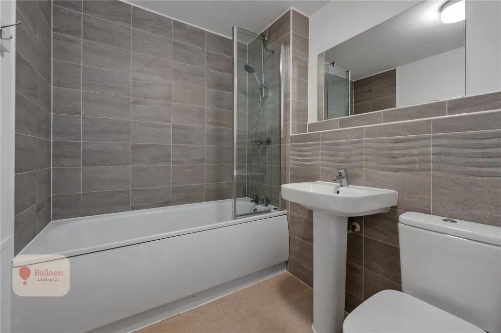 6 bedroom semi-detached house for rent