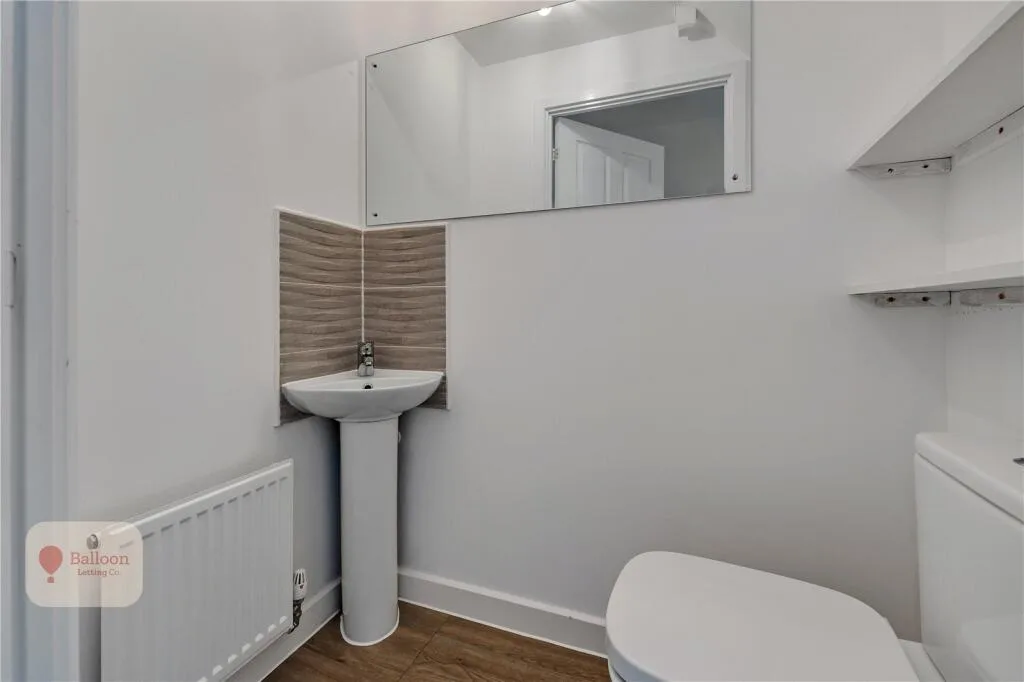 6 bedroom semi-detached house for rent
