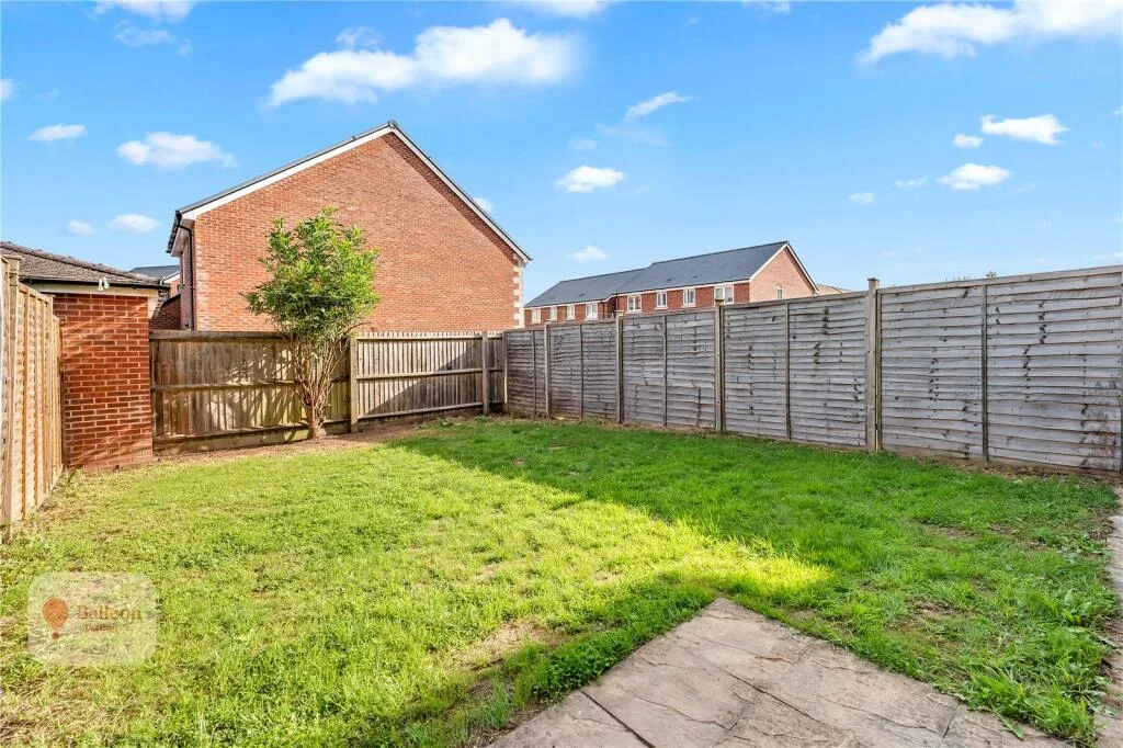 6 bedroom semi-detached house for rent