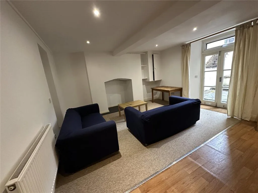 5 bedroom apartment for rent