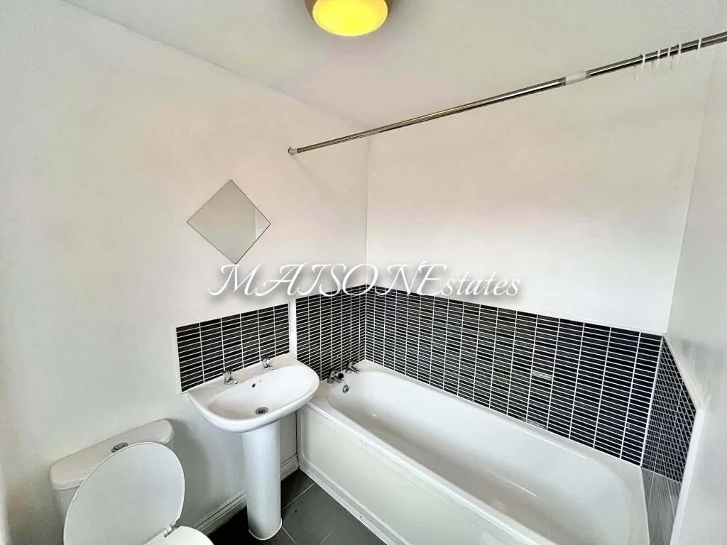 3 bedroom semi-detached house for rent
