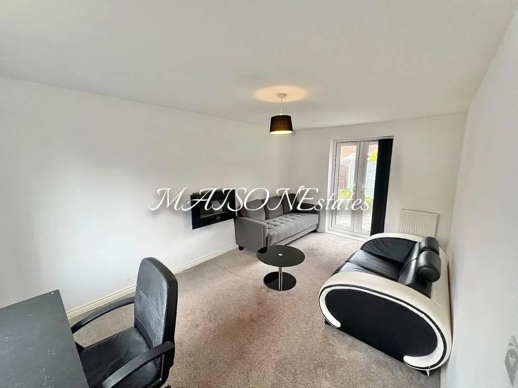 3 bedroom semi-detached house for rent