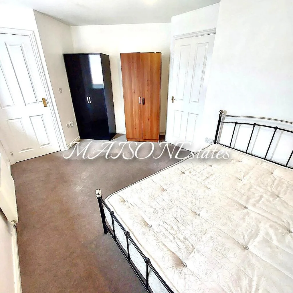 3 bedroom semi-detached house for rent
