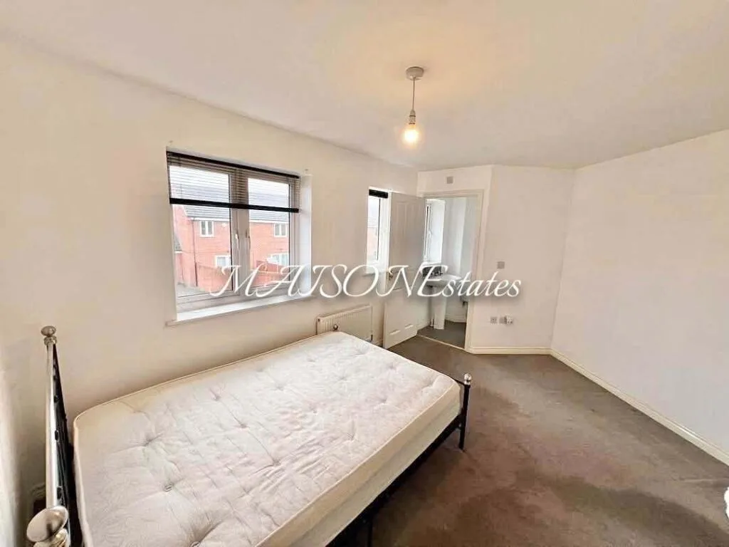 3 bedroom semi-detached house for rent