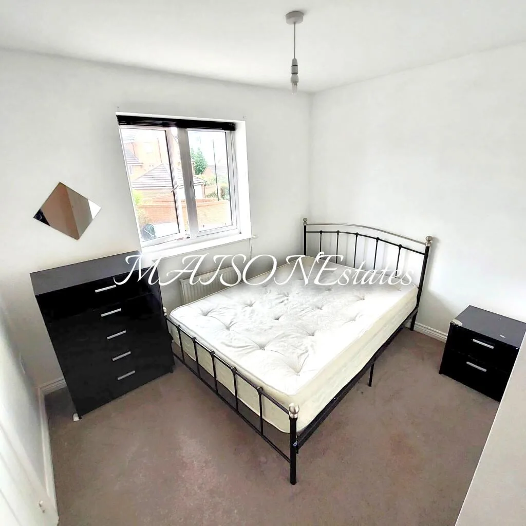 3 bedroom semi-detached house for rent