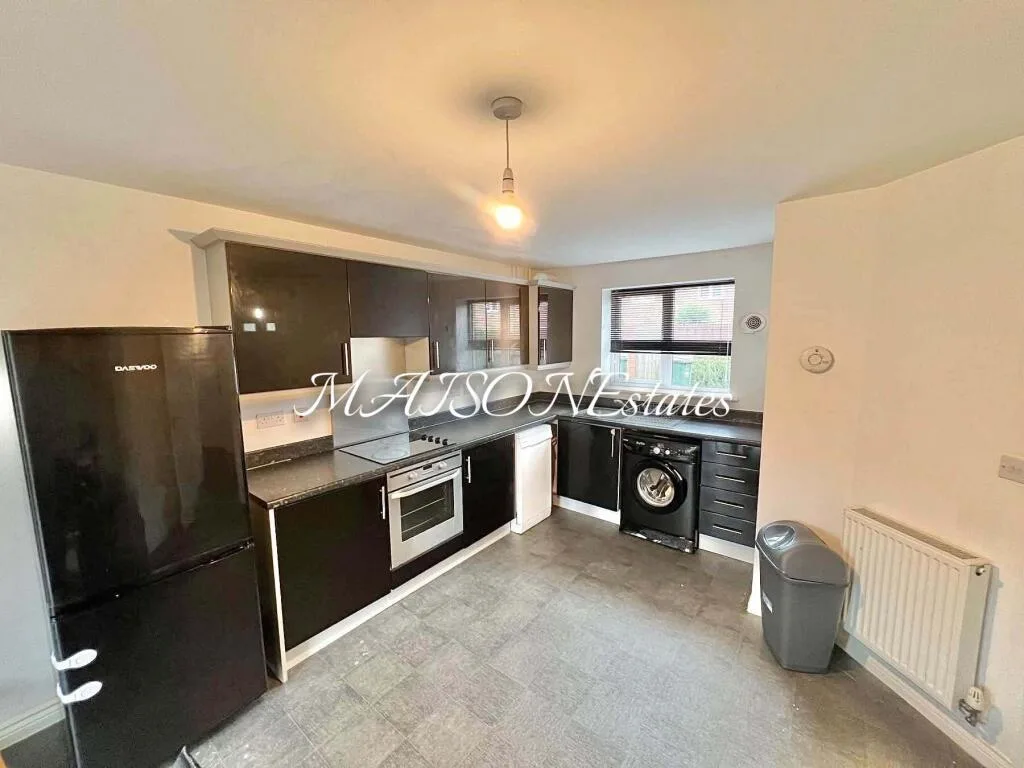 3 bedroom semi-detached house for rent