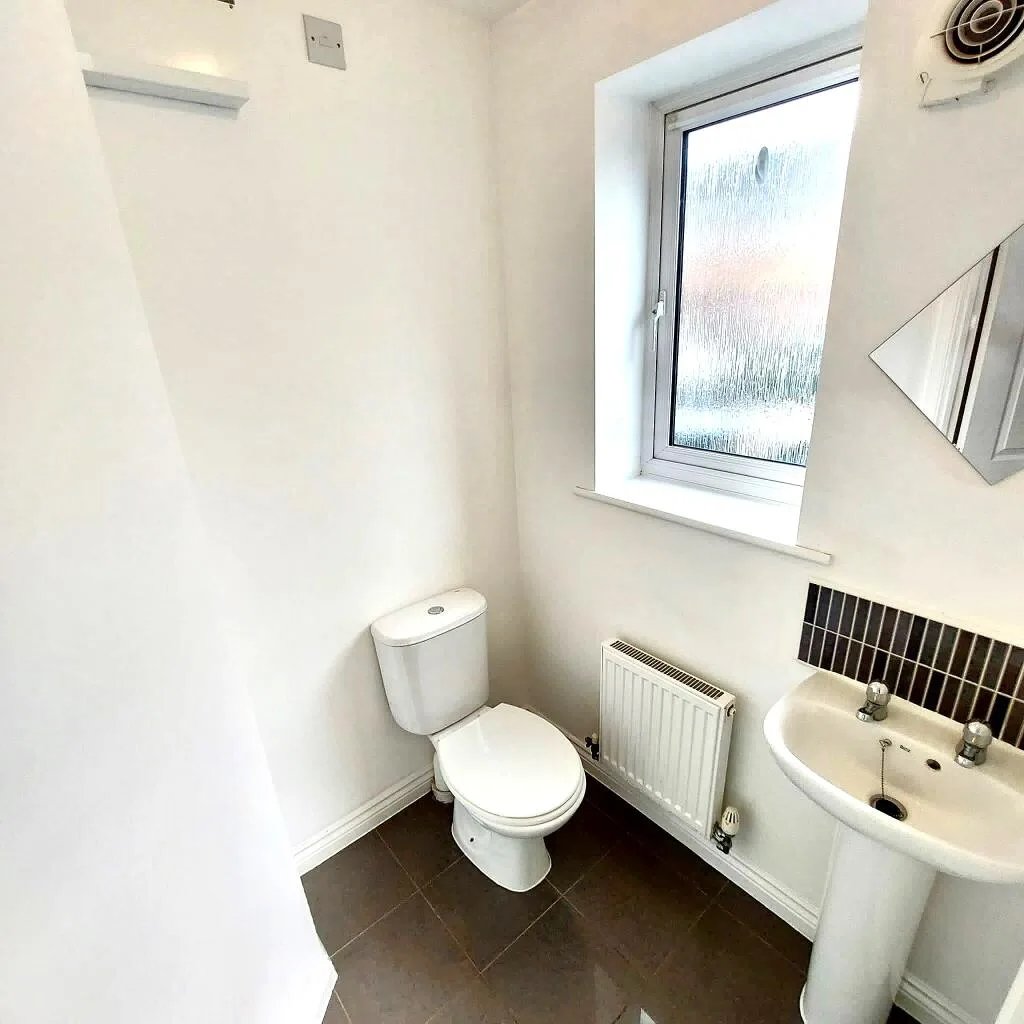 3 bedroom semi-detached house for rent