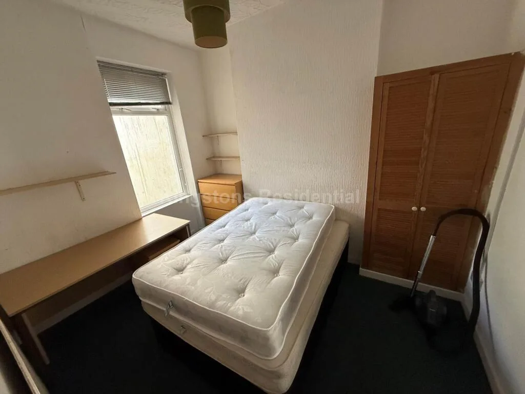 5 bedroom terraced house for rent