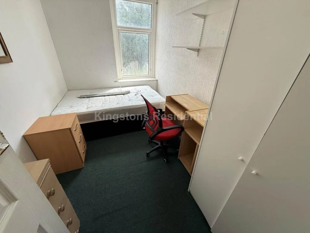 5 bedroom terraced house for rent