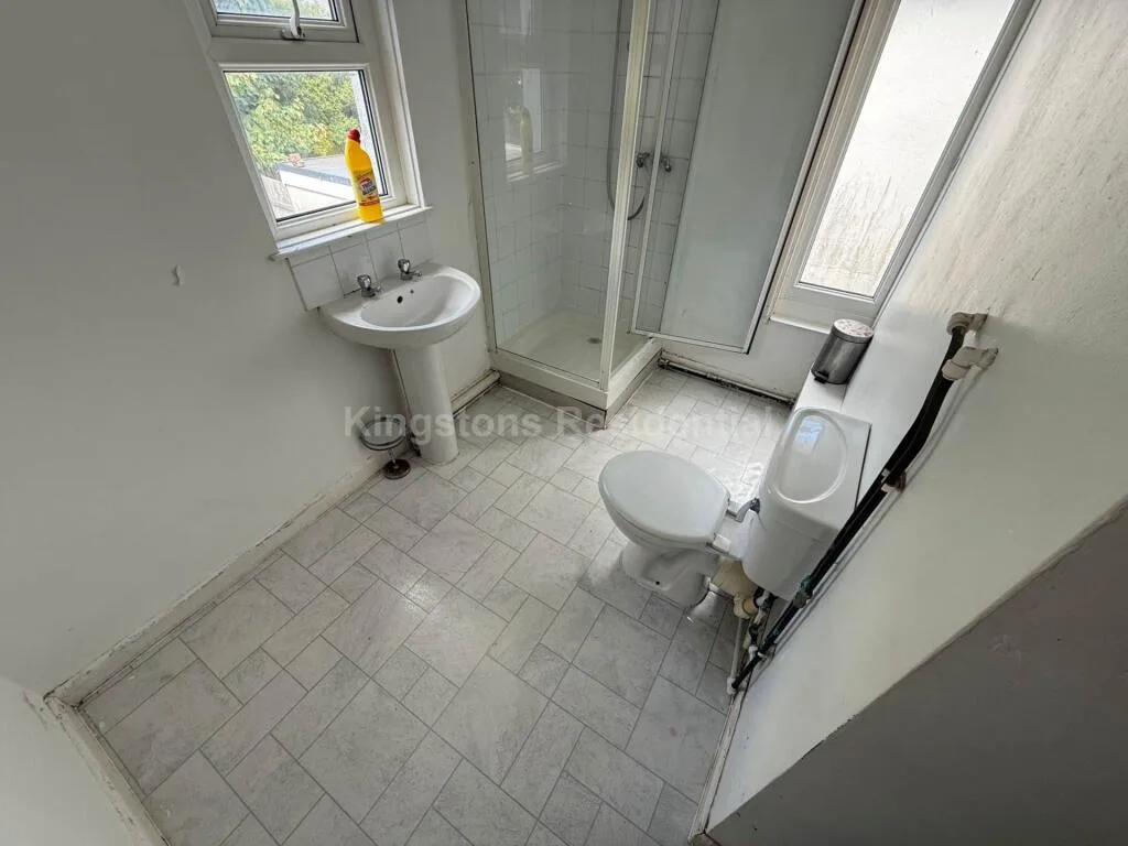 5 bedroom terraced house for rent