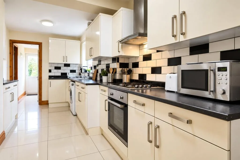5 bedroom semi-detached house for rent