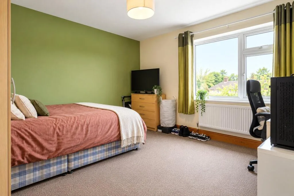 5 bedroom semi-detached house for rent