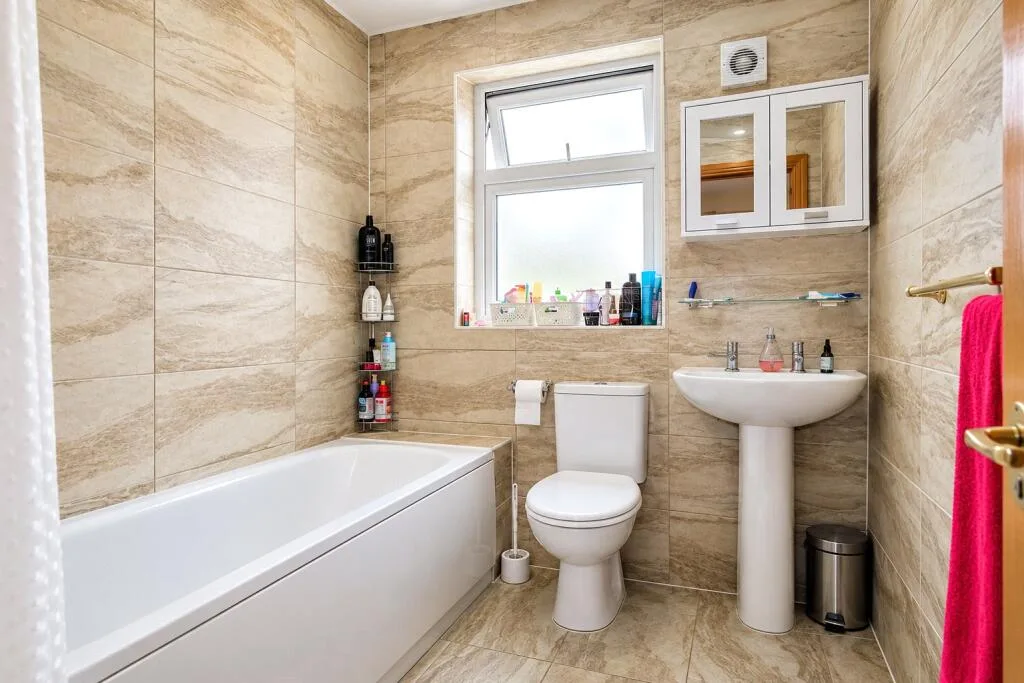5 bedroom semi-detached house for rent