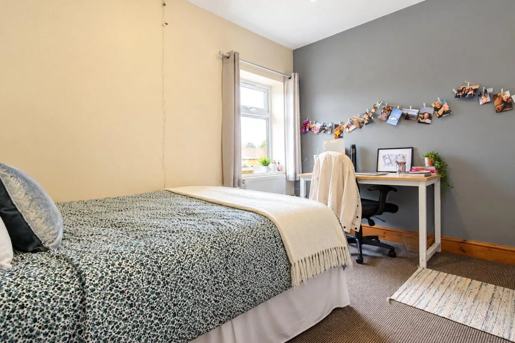 5 bedroom semi-detached house for rent