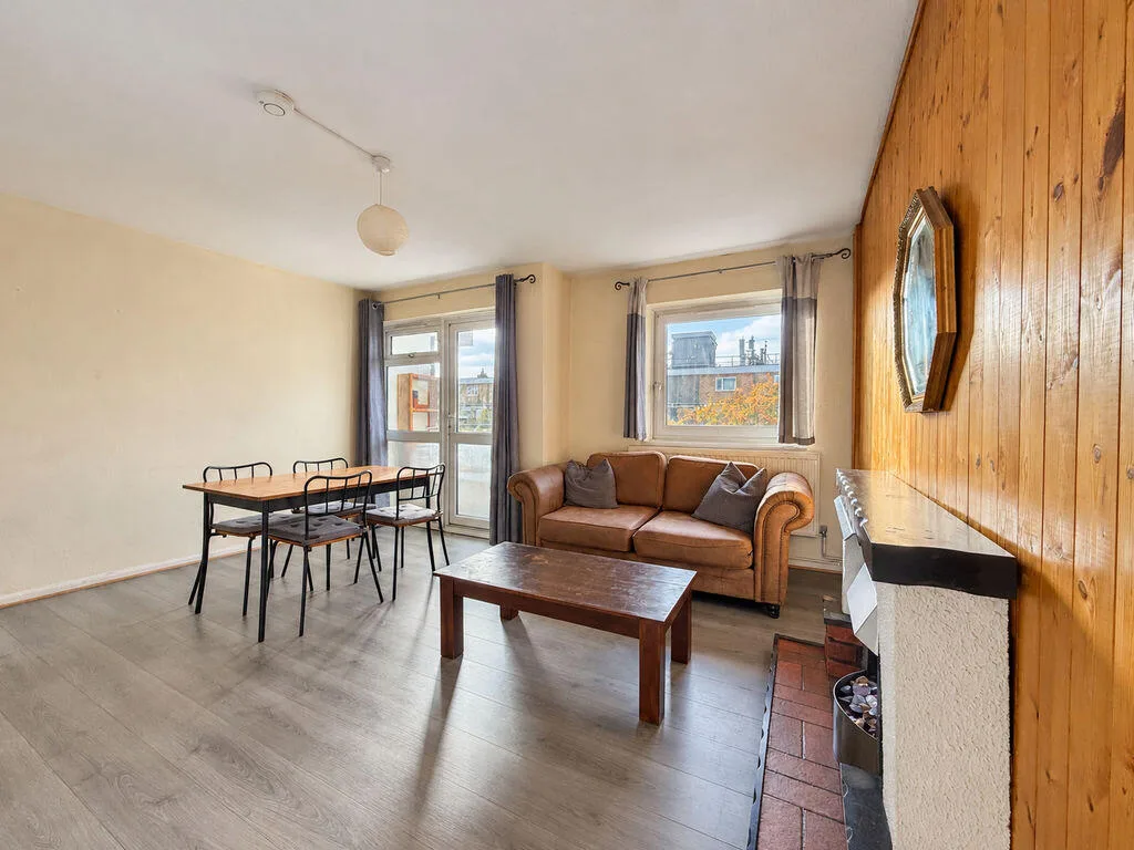 2 bedroom maisonette for rent