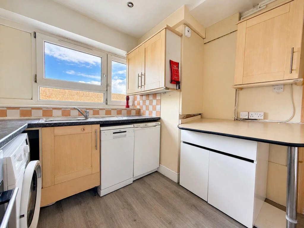 2 bedroom maisonette for rent