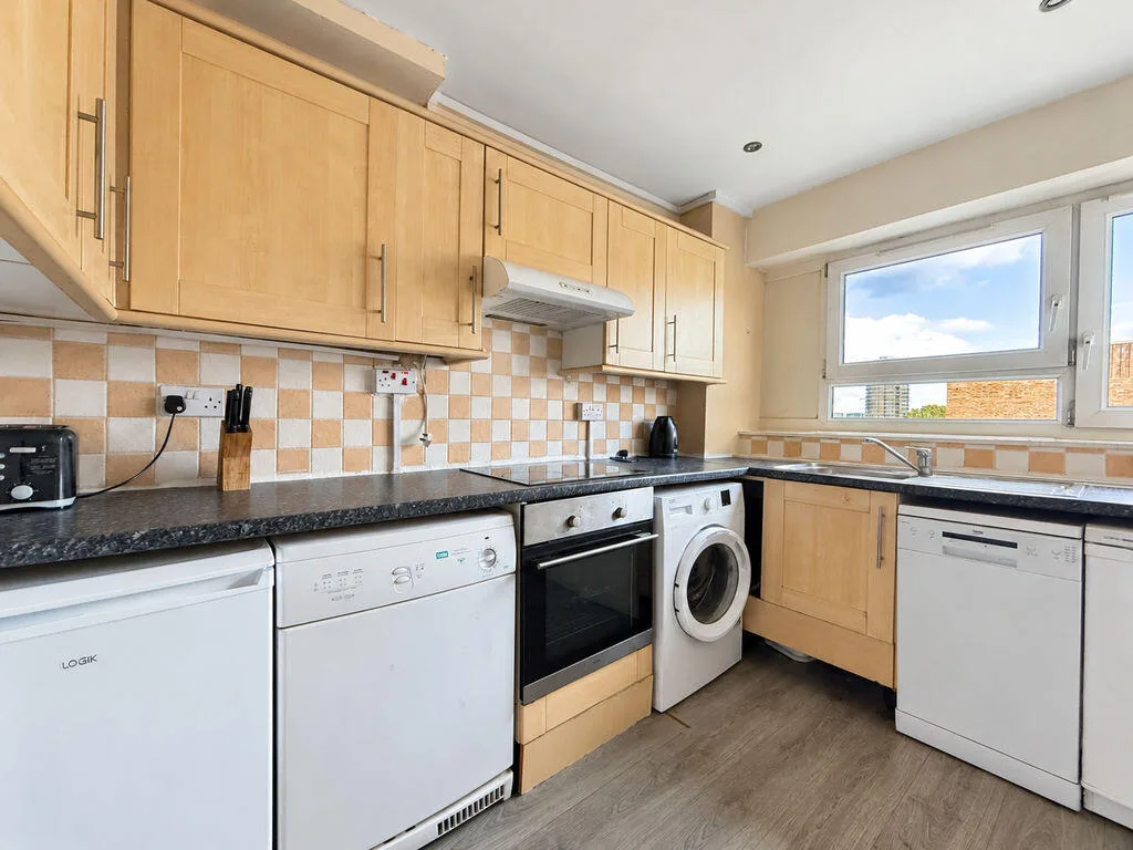 2 bedroom maisonette for rent