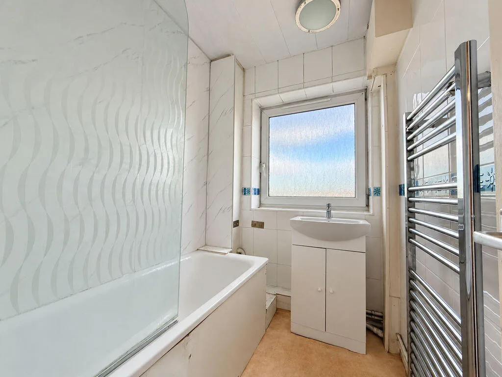 2 bedroom maisonette for rent