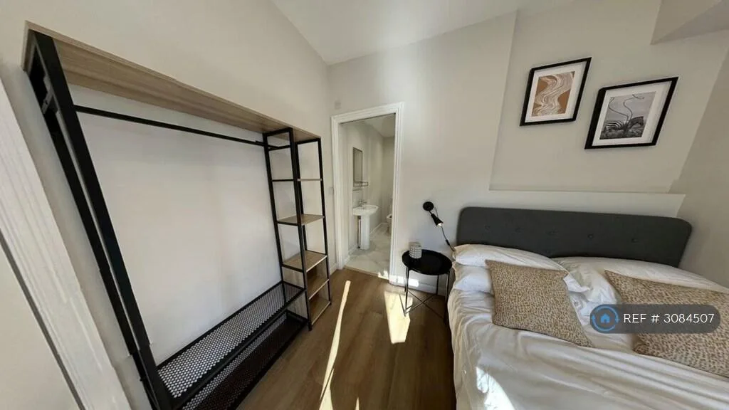 5 bedroom terraced house for rent