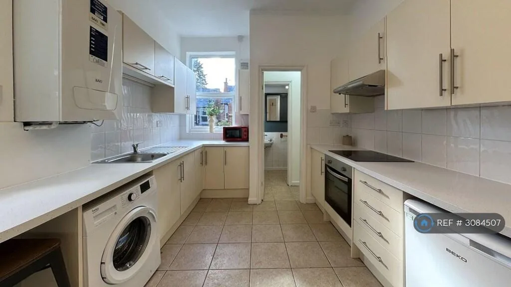 5 bedroom terraced house for rent