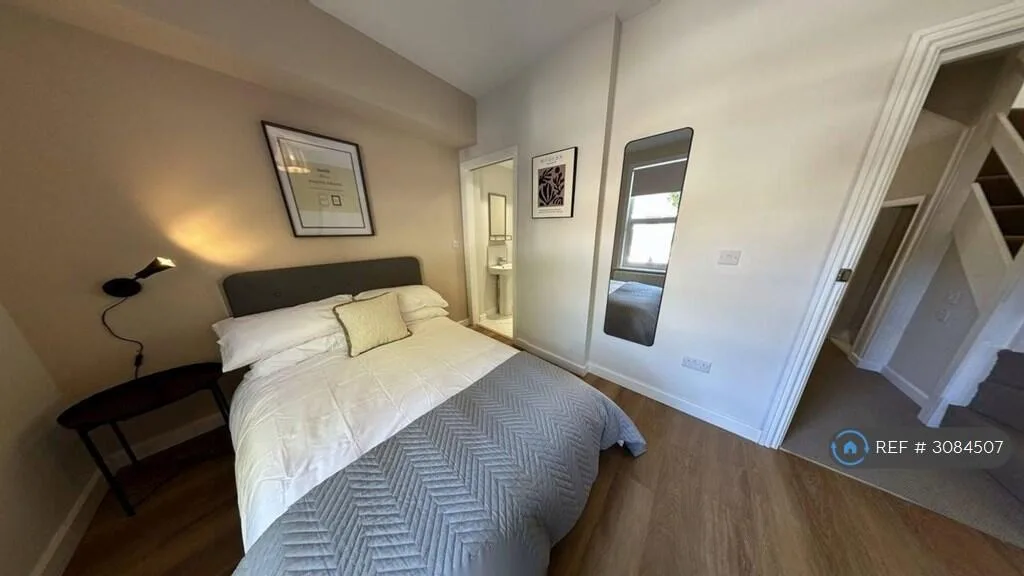 5 bedroom terraced house for rent