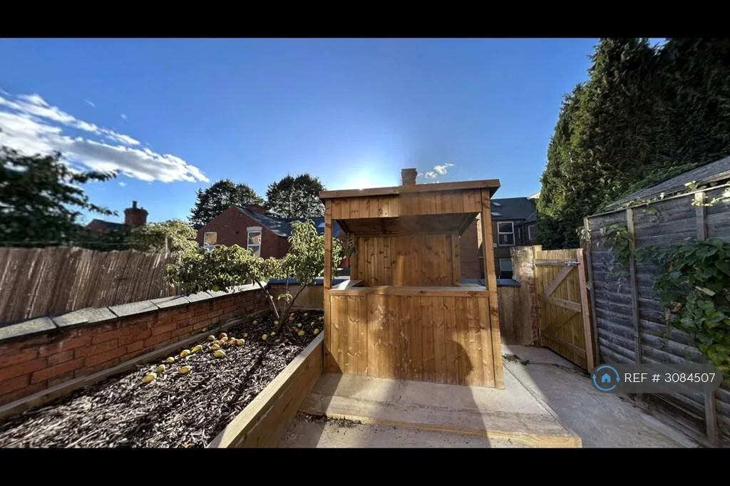 5 bedroom terraced house for rent