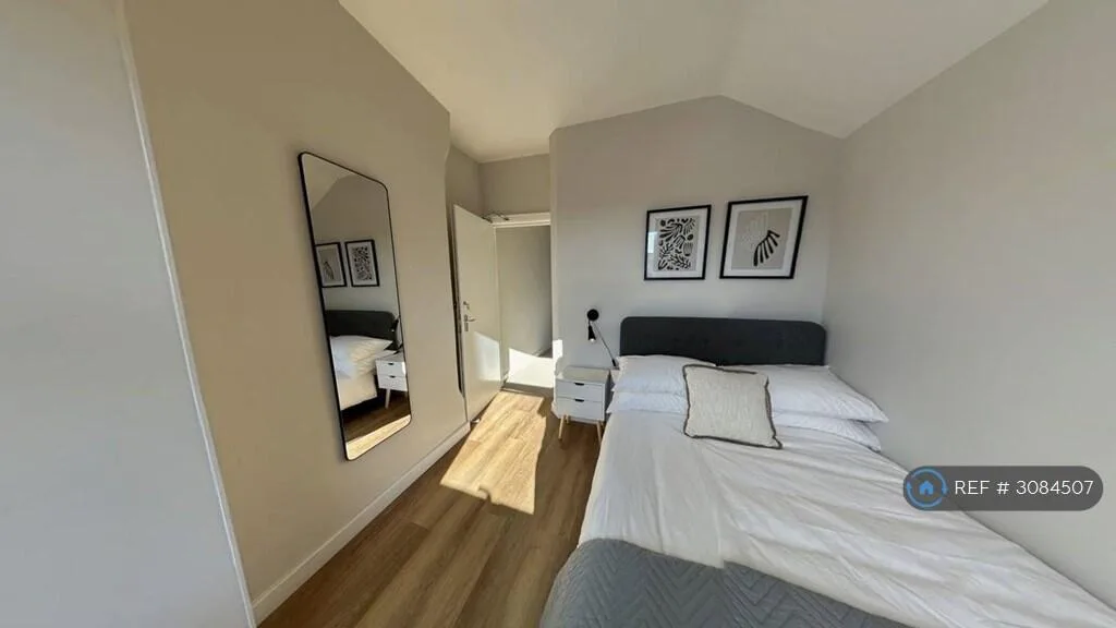 5 bedroom terraced house for rent
