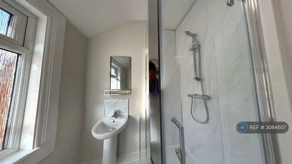5 bedroom terraced house for rent