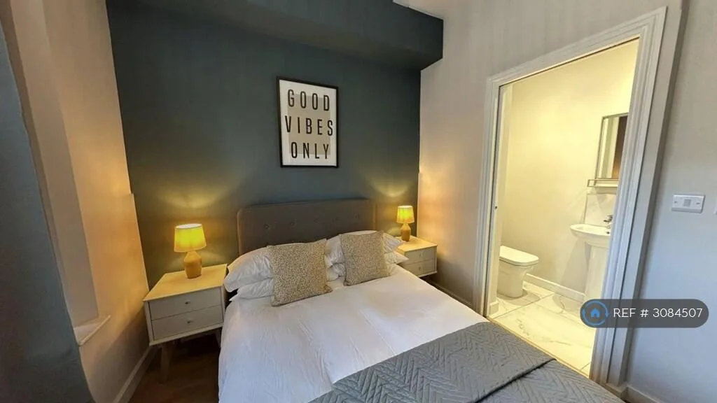 5 bedroom terraced house for rent