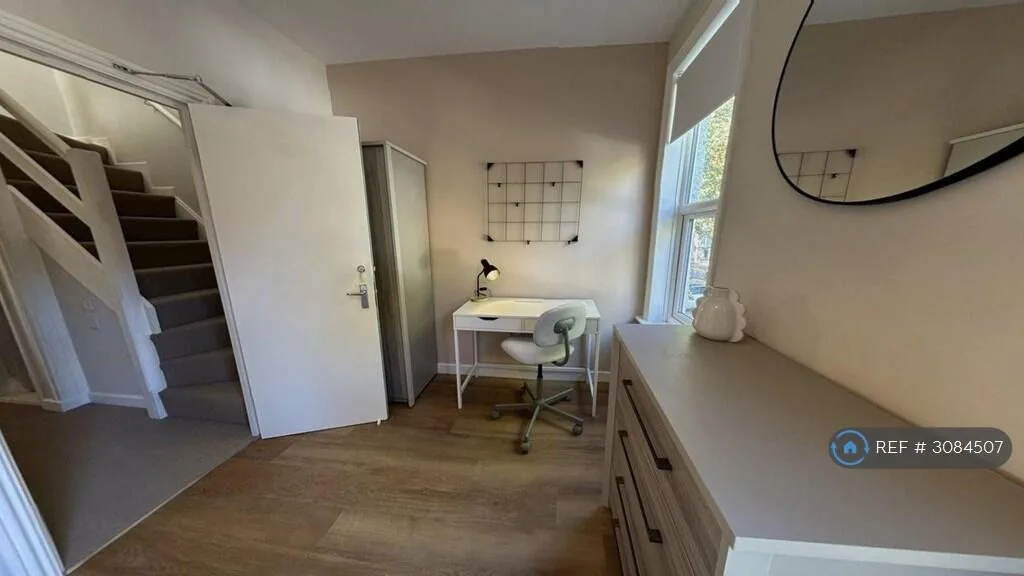 5 bedroom terraced house for rent