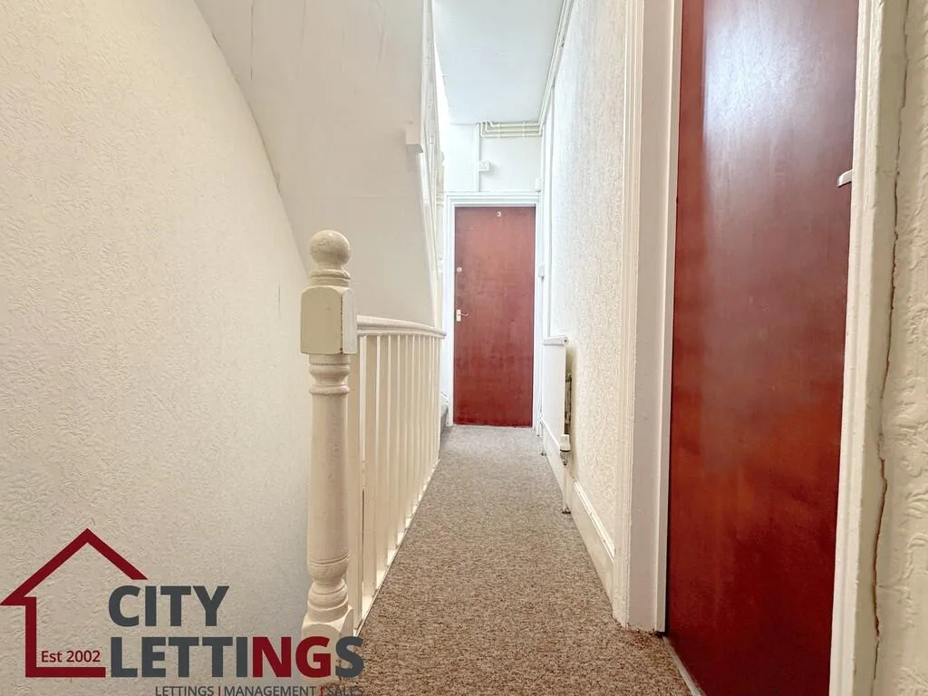 5 bedroom semi-detached house for rent