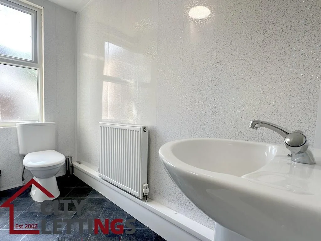 5 bedroom semi-detached house for rent