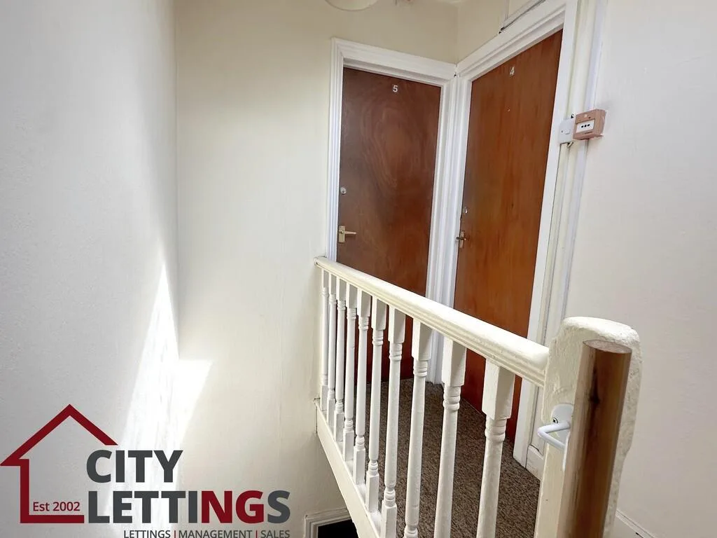 5 bedroom semi-detached house for rent