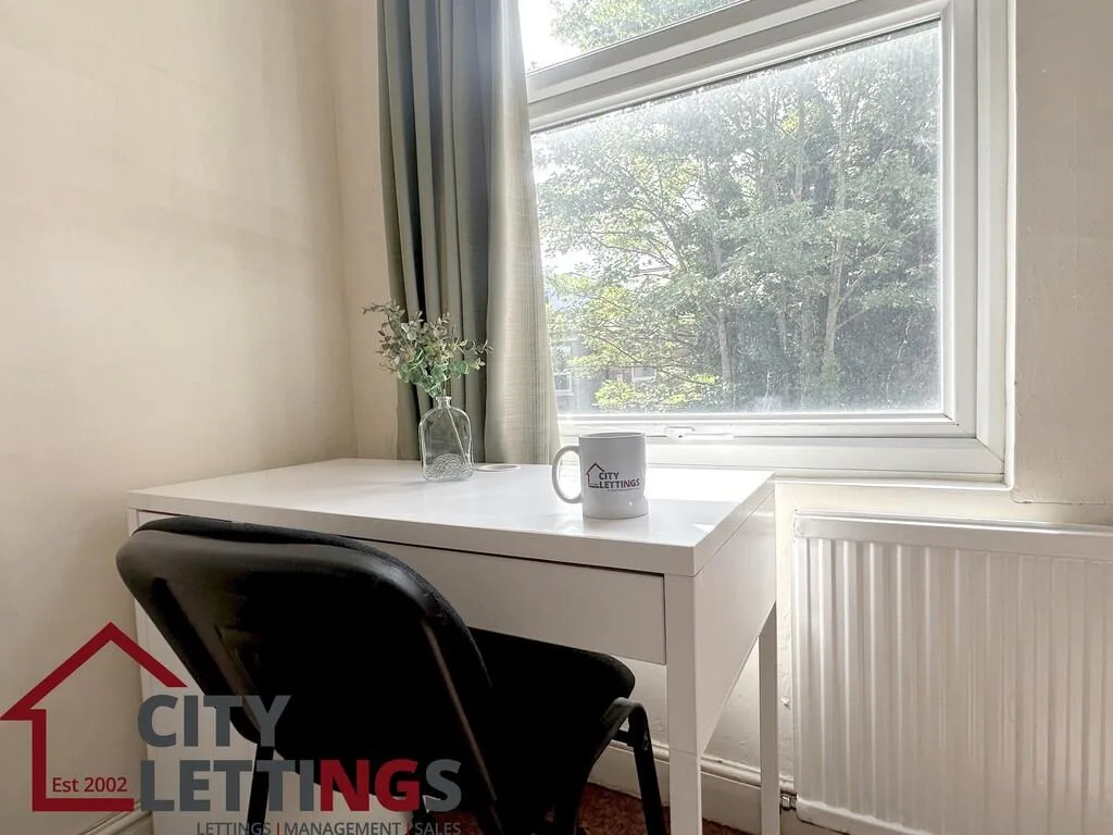 5 bedroom semi-detached house for rent
