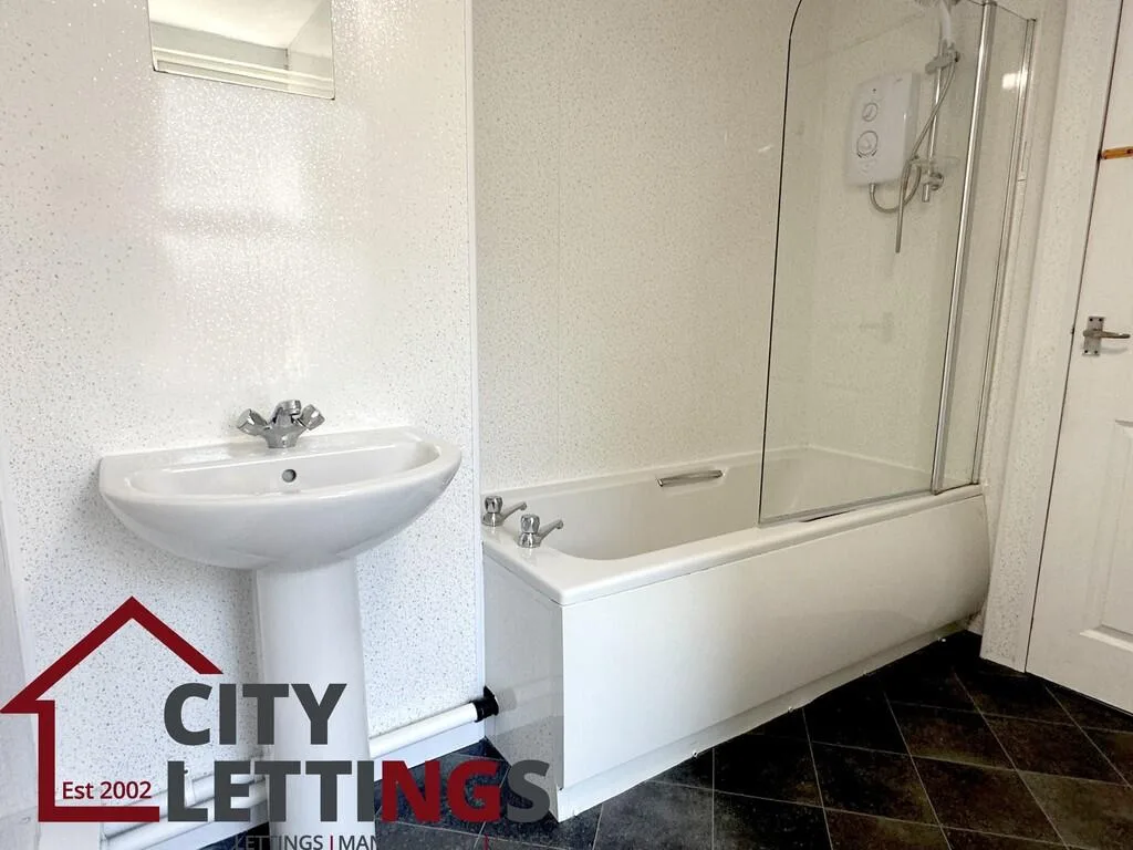 5 bedroom semi-detached house for rent