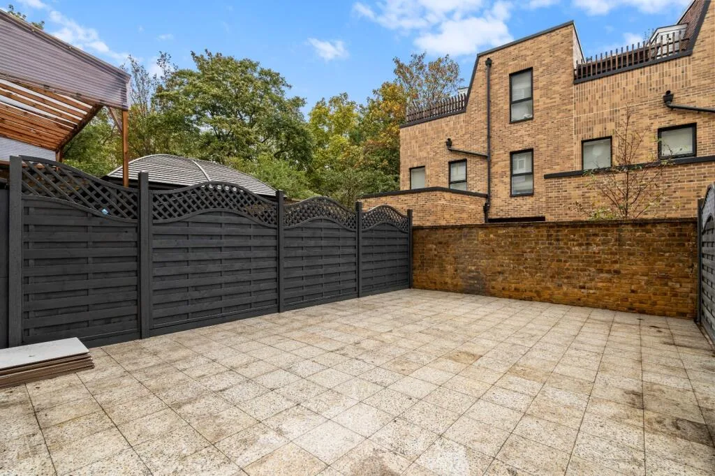 3 bedroom maisonette for rent