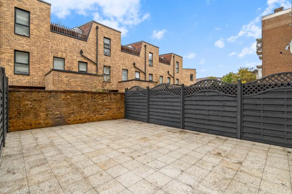 3 bedroom maisonette for rent
