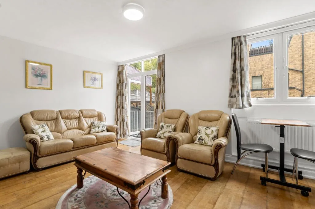 3 bedroom maisonette for rent