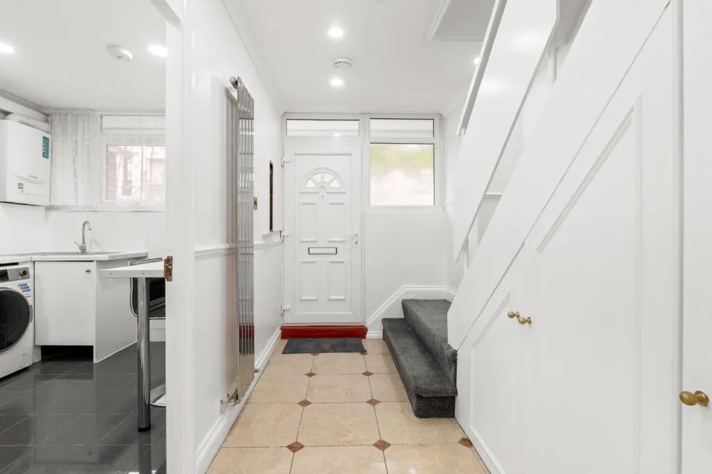 3 bedroom maisonette for rent