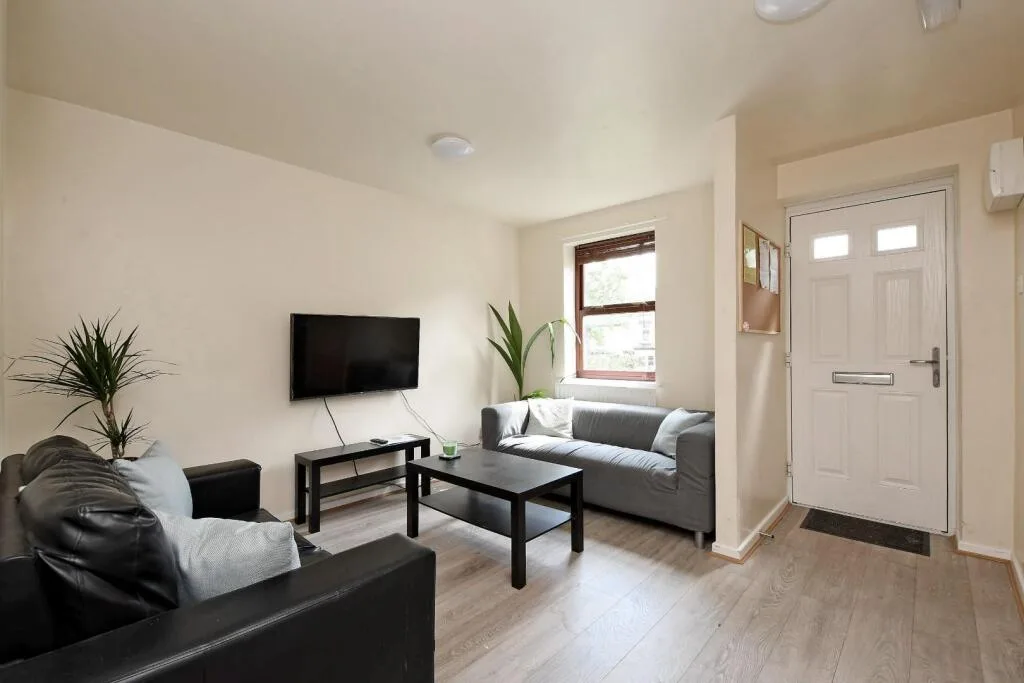 5 bedroom house for rent