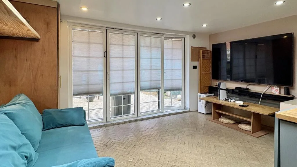 Studio flat for rent